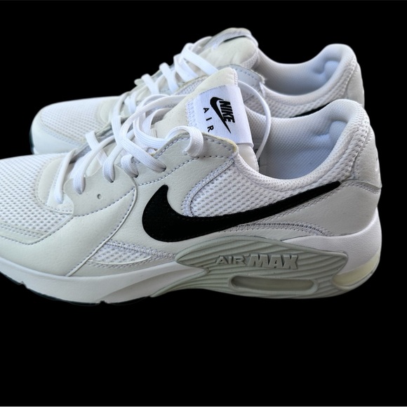 Nike Air Max White and Black Women's Shoes - Picture 5 of 6